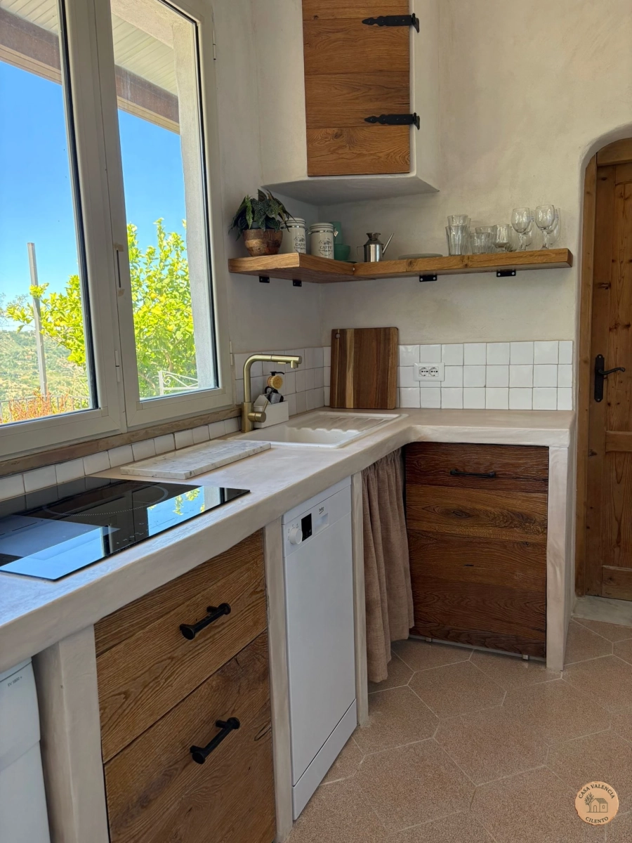 Fully equipped kitchen with stone walls, Casa Valencia
