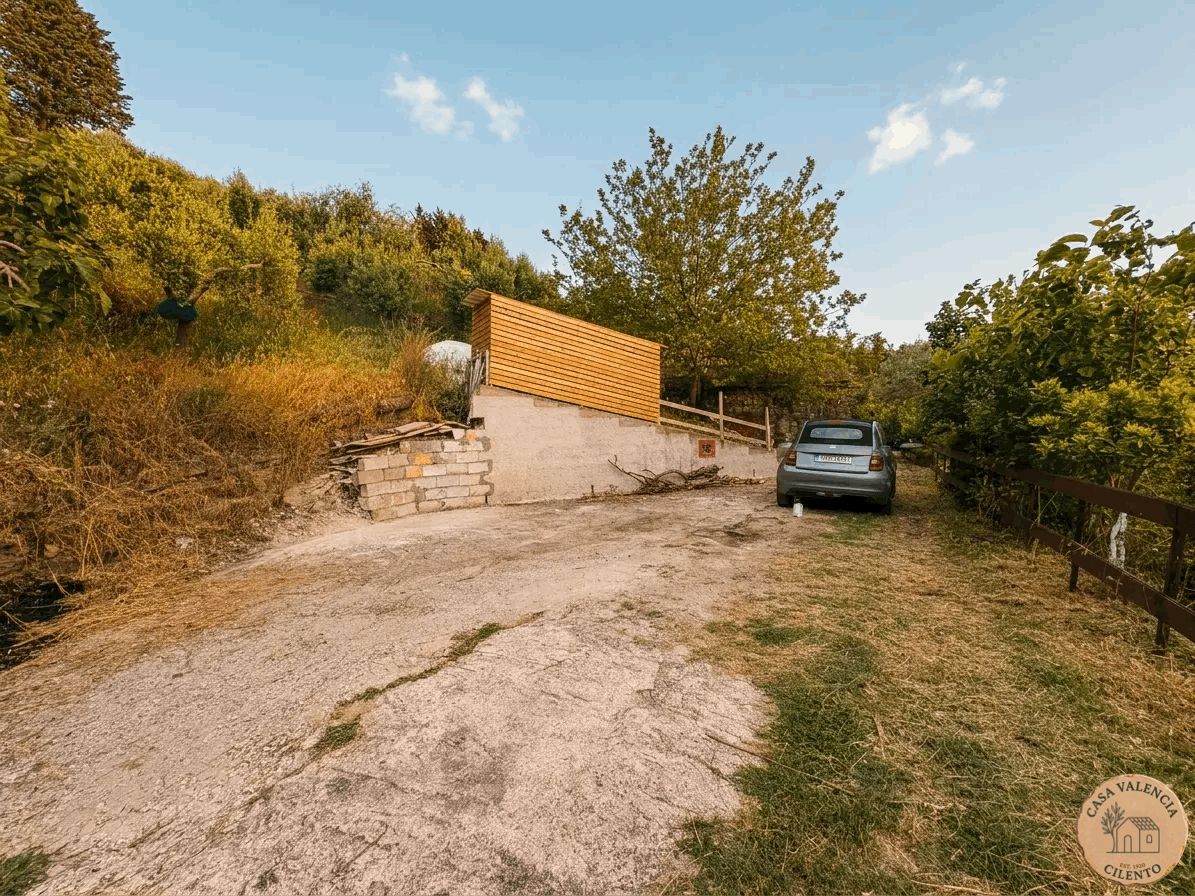 Private parking (uncovered)