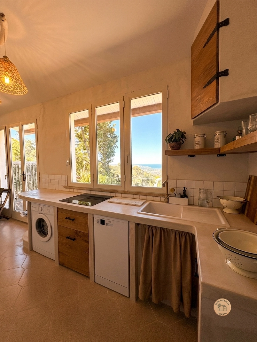 Outdoor kitchen with barbecue, Casa Valencia